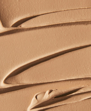 Nourish Crème Riche product texture | hover_text: title: '100%', text: 'of women said their skin looked and felt smoother, softer, more glowy and deeply hydrated after just 28 days', style: 'primary', color: #ffffff, y-alignment: 'top'